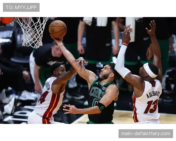 东部传统豪雄鹿七十六人陷入低迷附加赛边缘位置岌岌可危